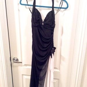 BLACK AND WHITE LIKE NEW FORMAL DRESS